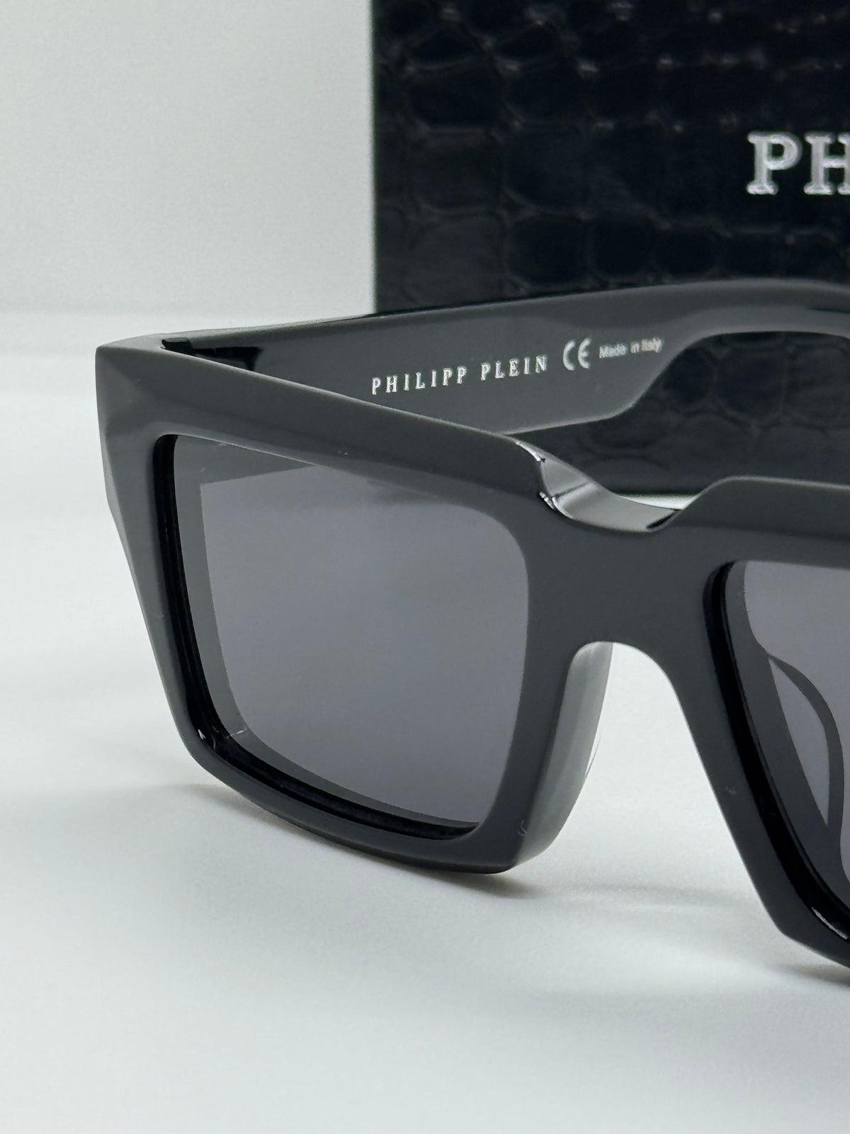 Philipp Dark Shapes SPP044M Black Shade