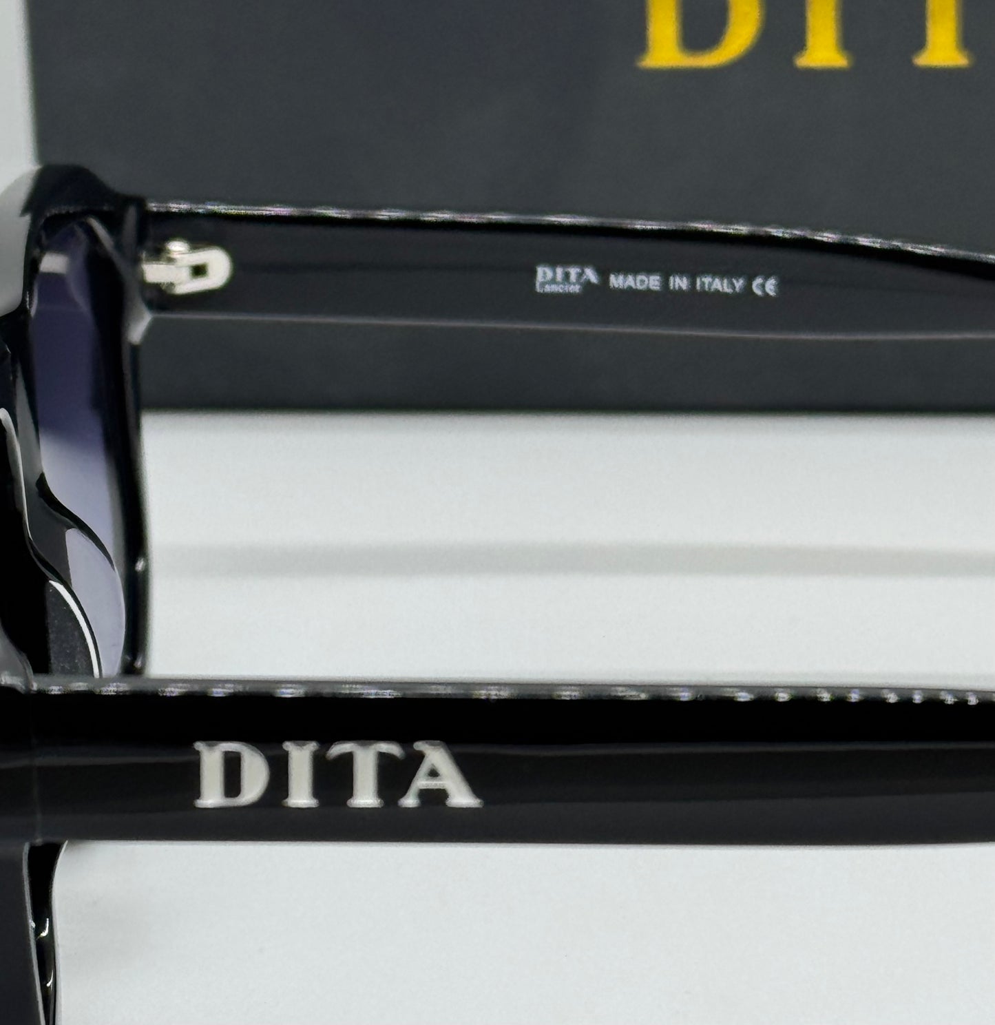 Dita Oak DT2085