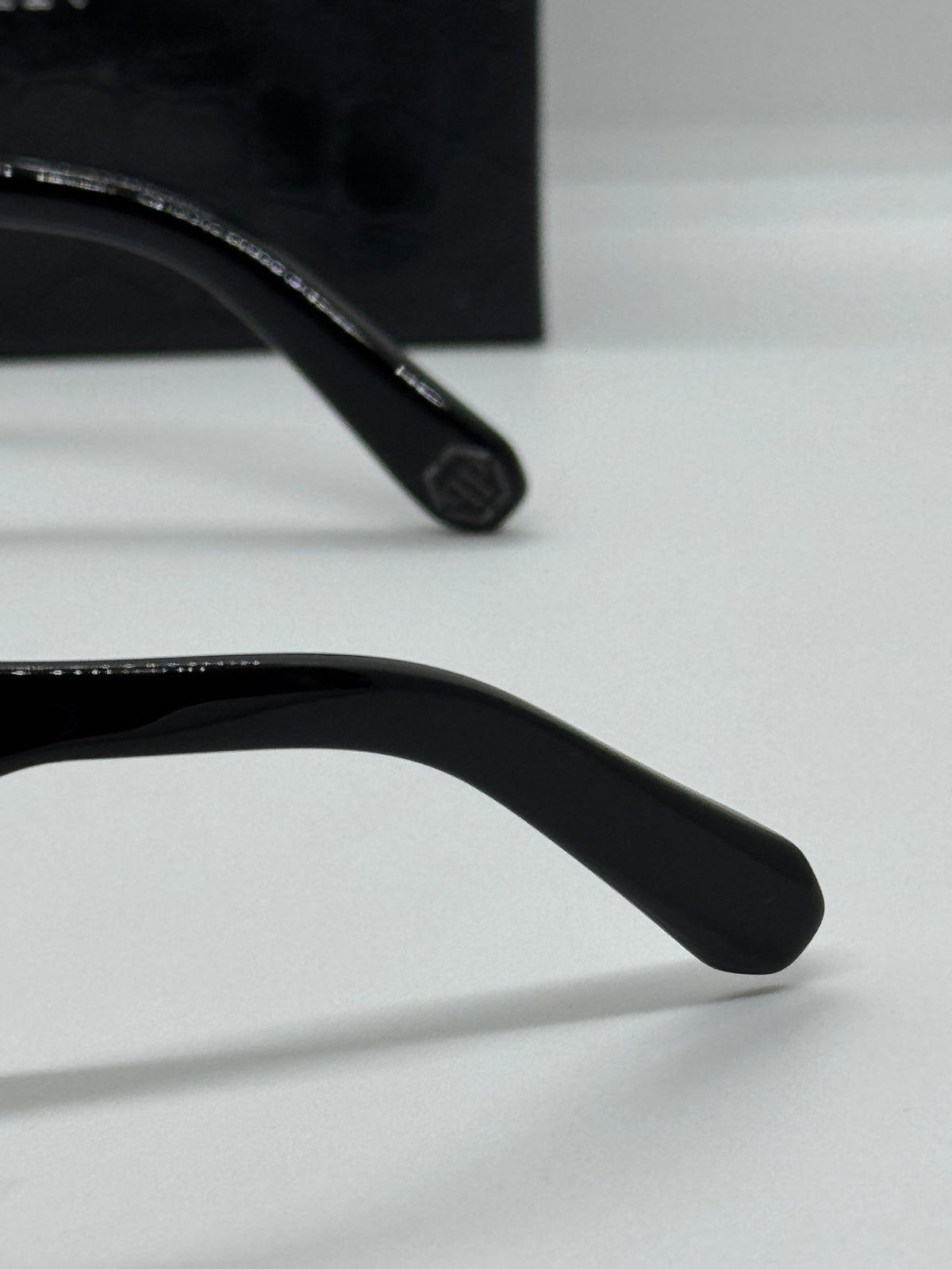 Philipp Dark Shapes SPP044M Black Shade