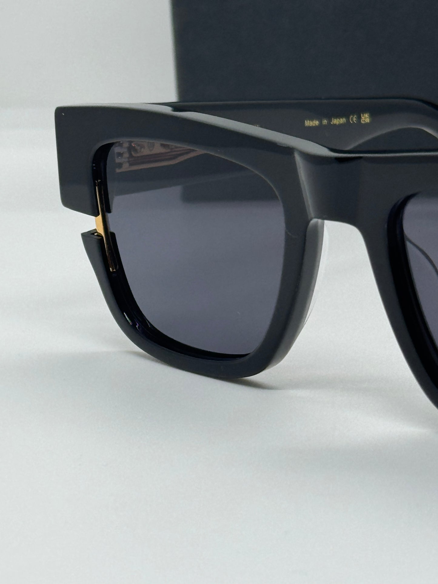 Dita Sekton Black x Gold