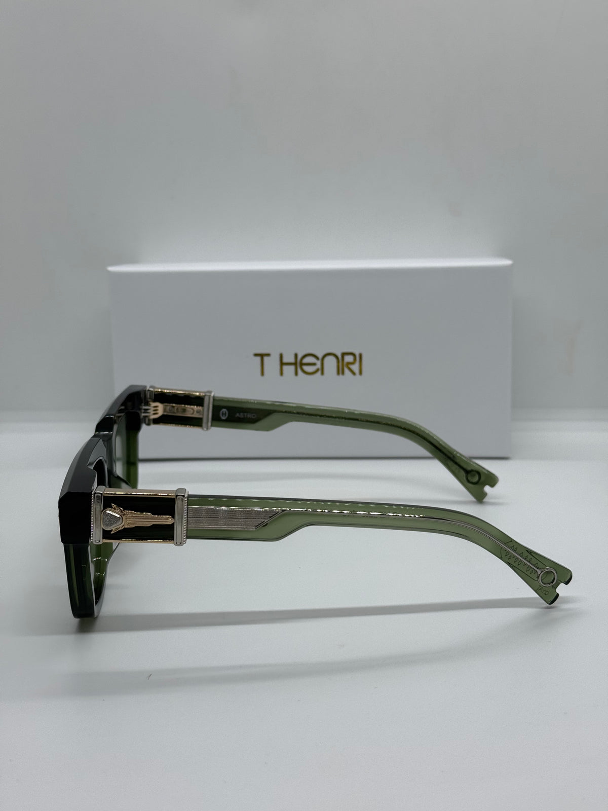 T Henri Astro Emerald Green Shade