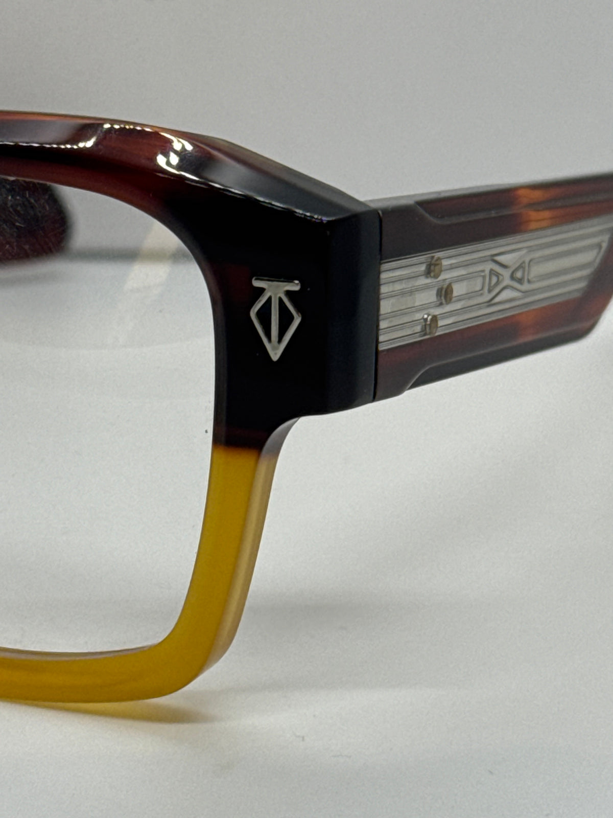 T Henri Estoque Fade Brown Frame
