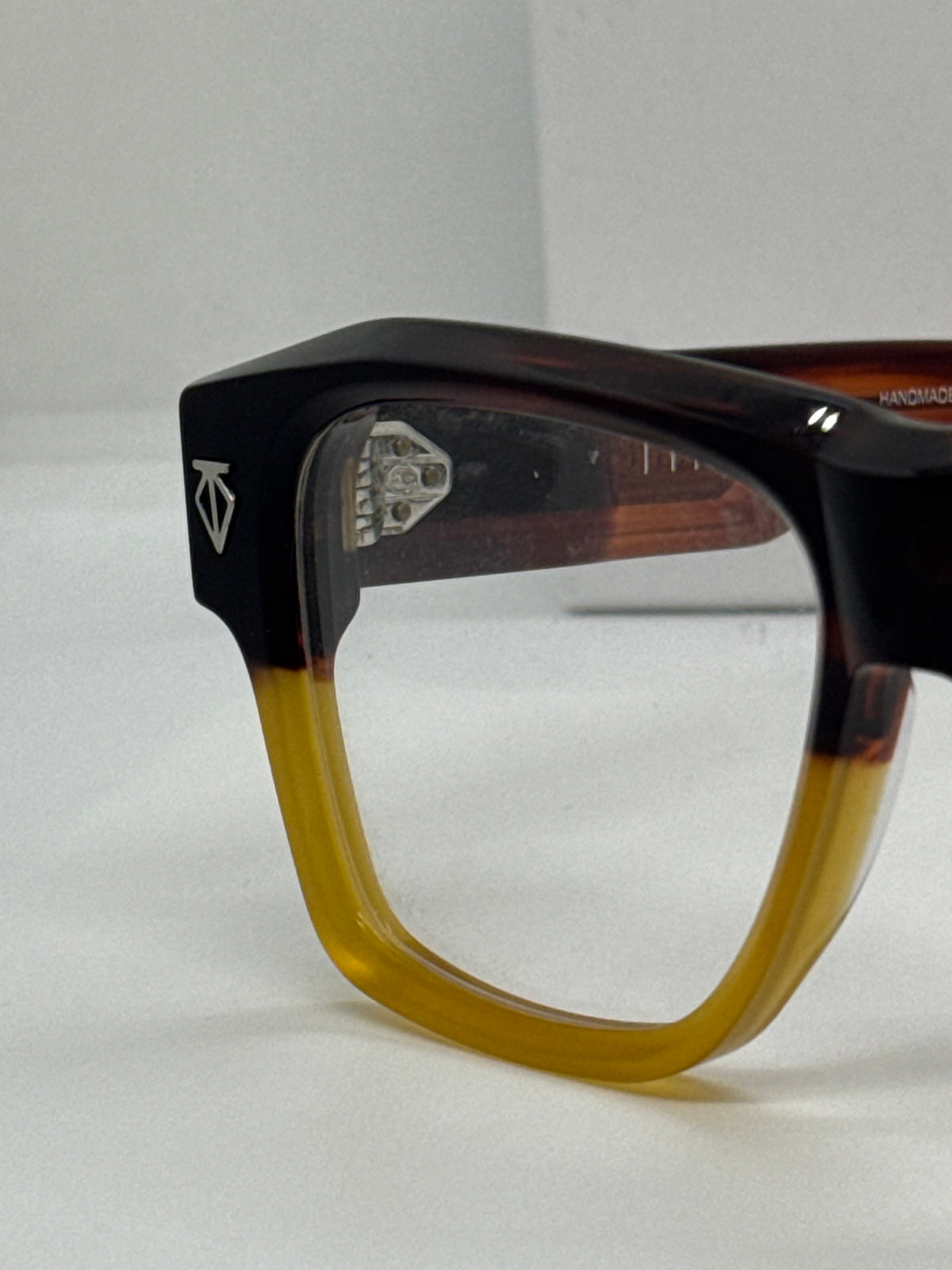 T Henri Estoque Fade Brown Frame