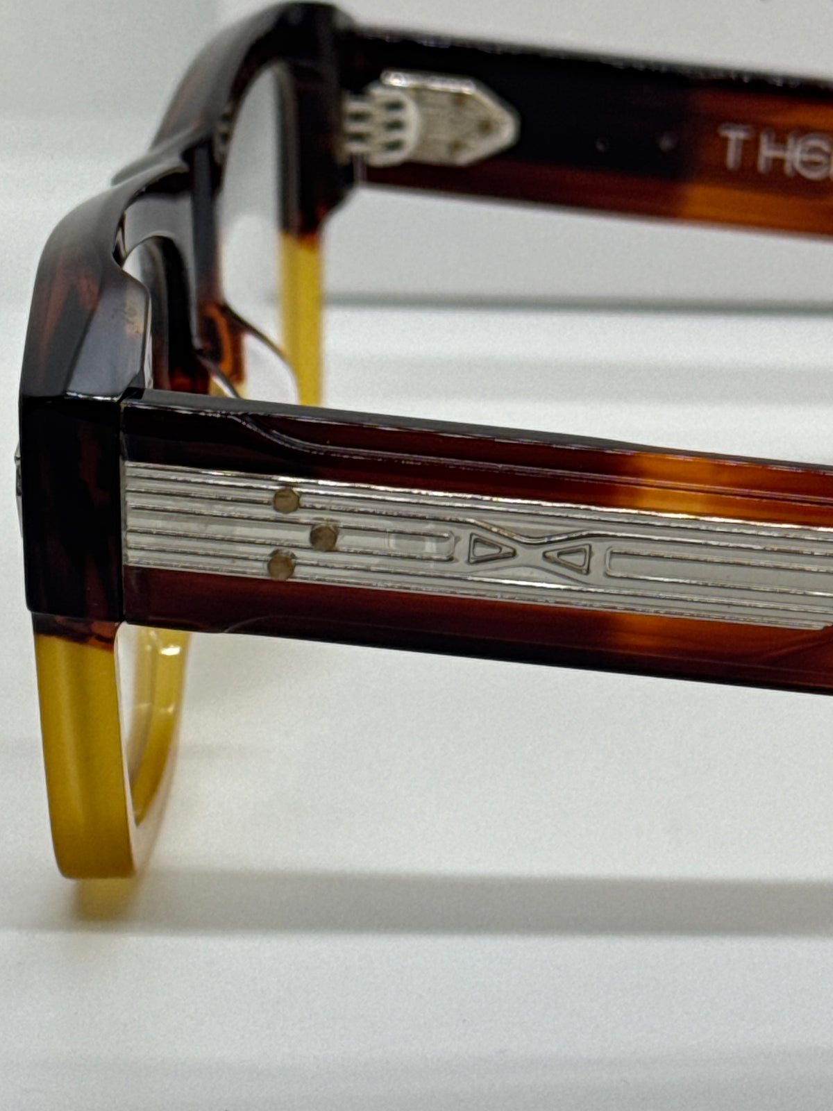T Henri Estoque Fade Brown Frame
