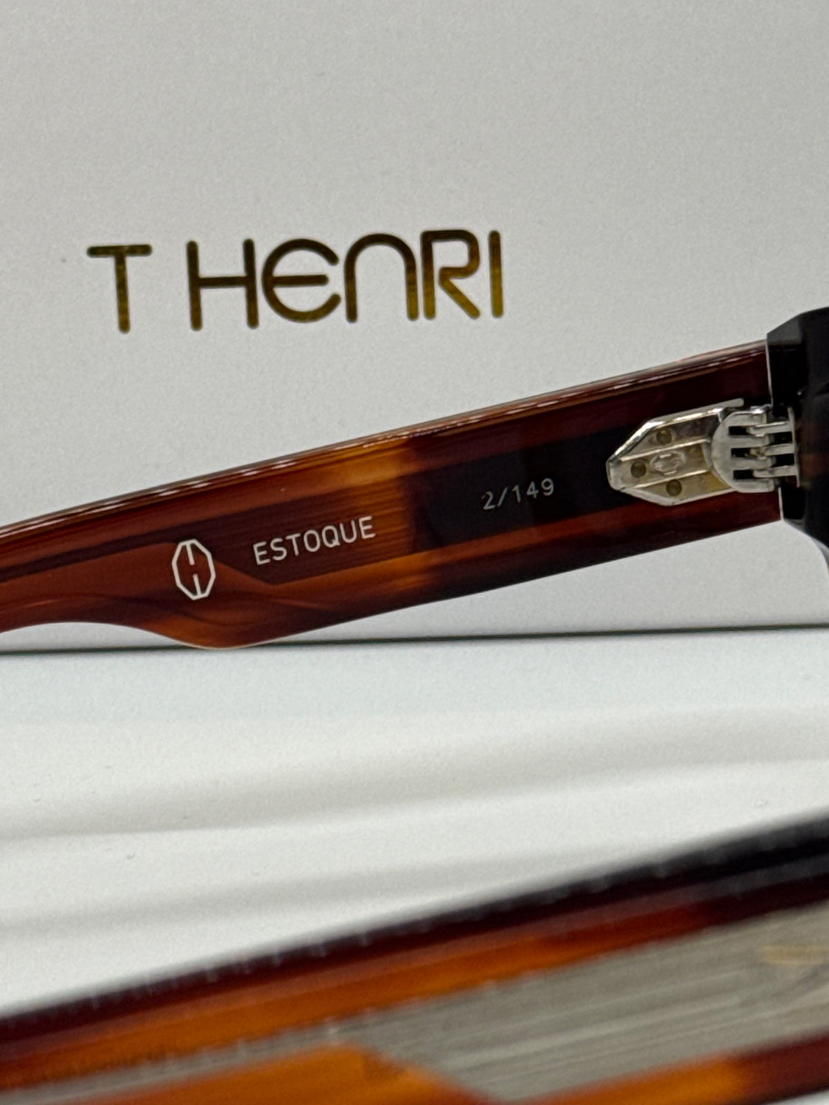 T Henri Estoque Fade Brown Frame