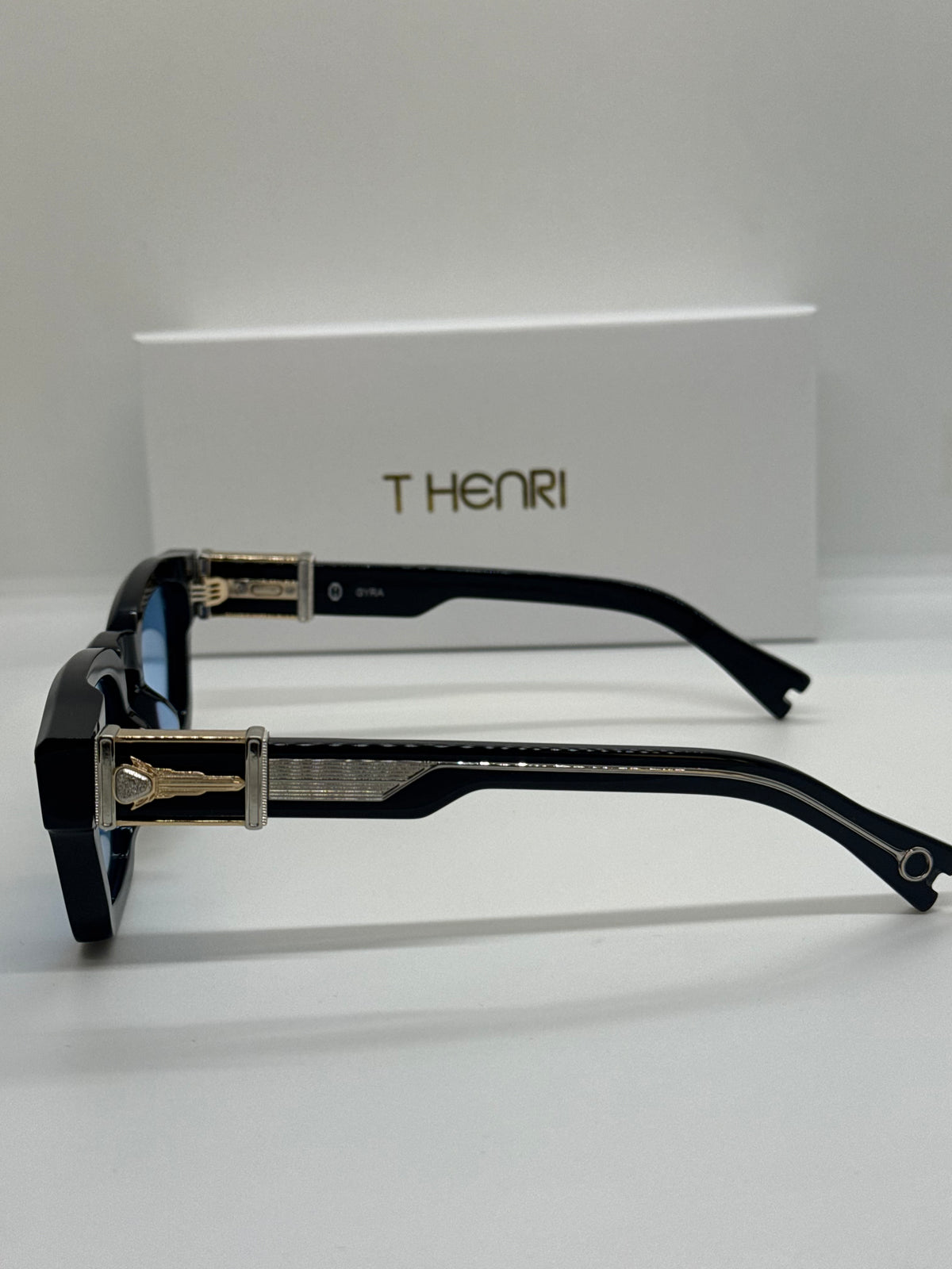 T Henri Gyra Blue x Black