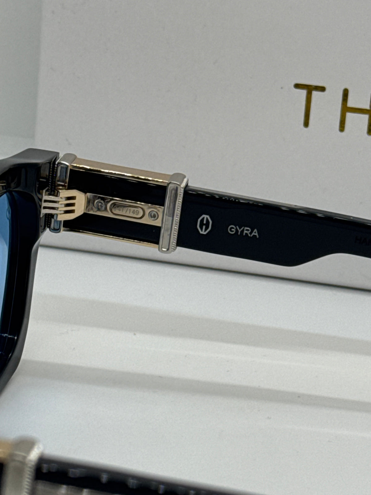 T Henri Gyra Blue x Black