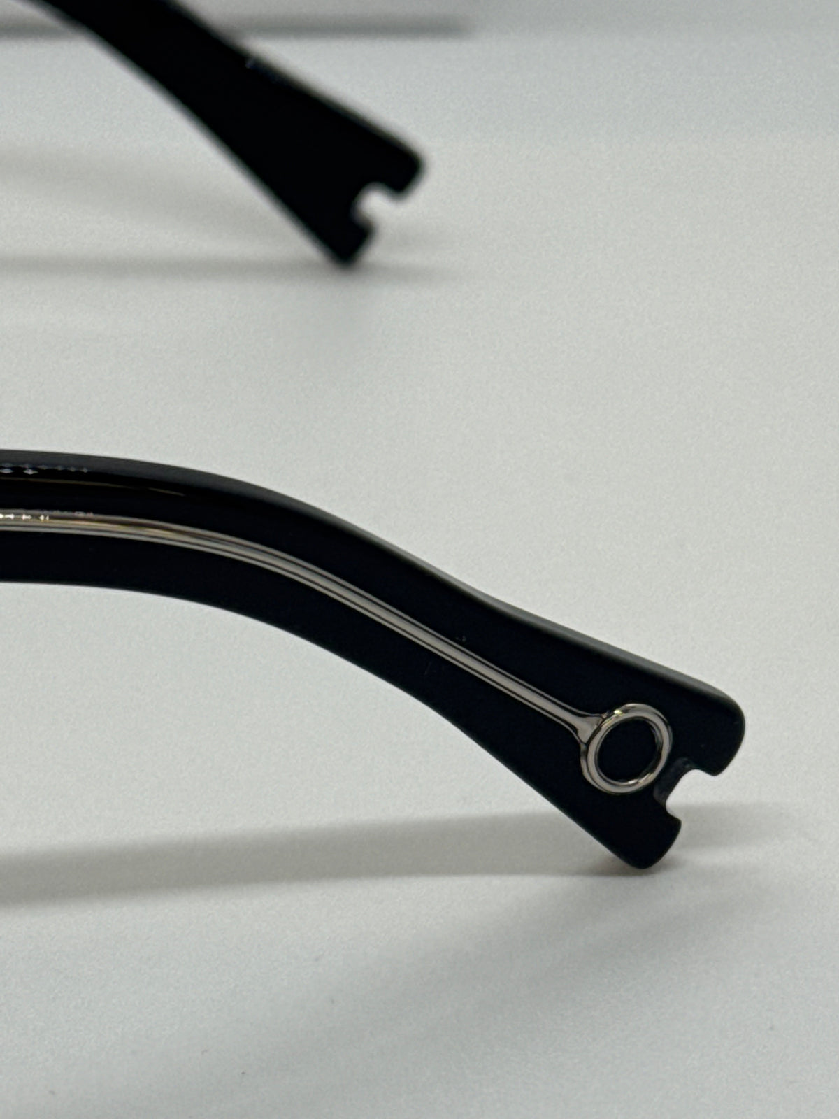 T Henri Gyra Blue x Black