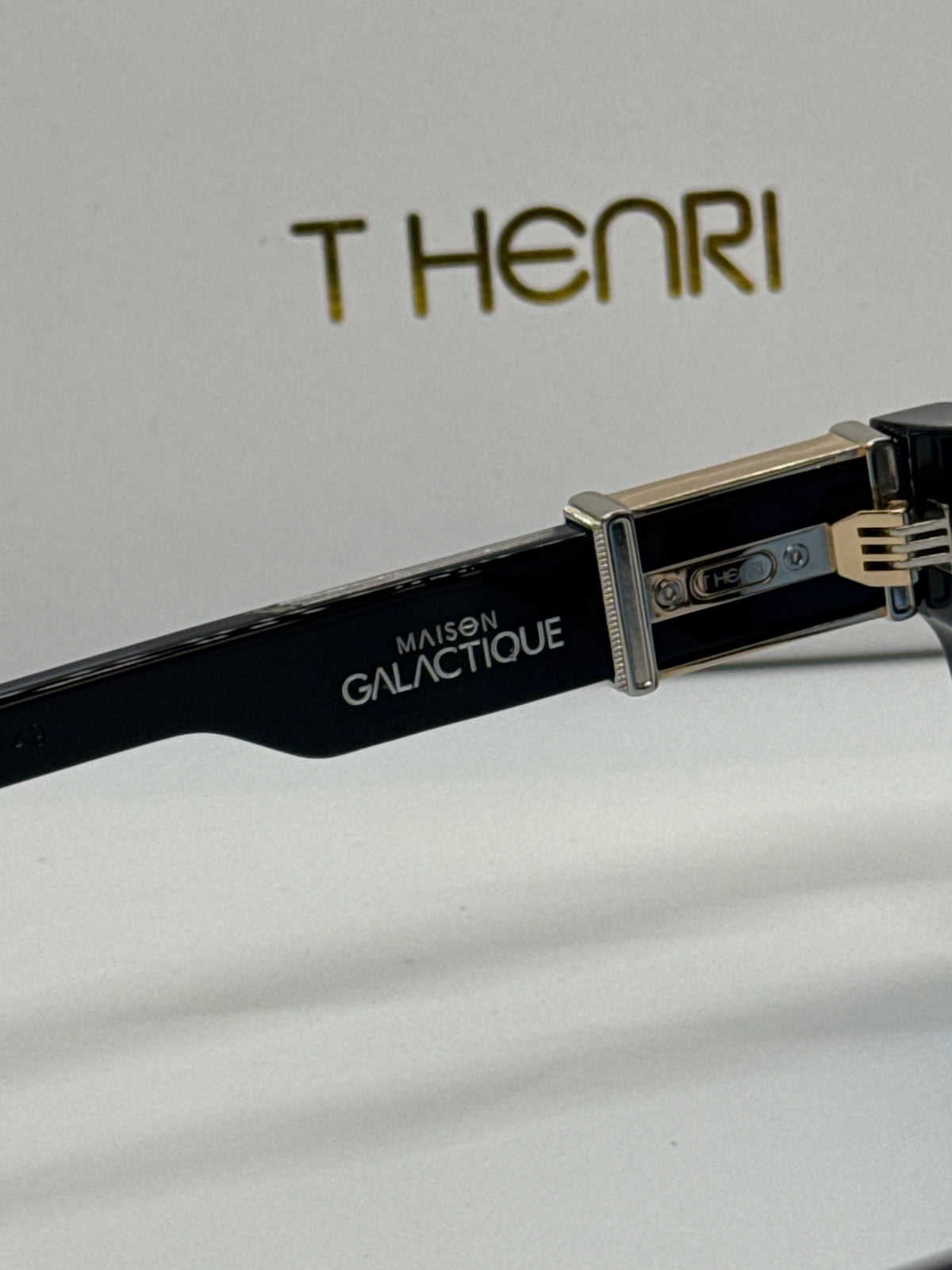 T Henri Gyra Blue x Black