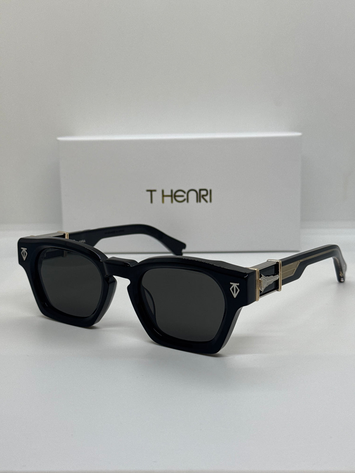 T Henri Gyra Solid Black