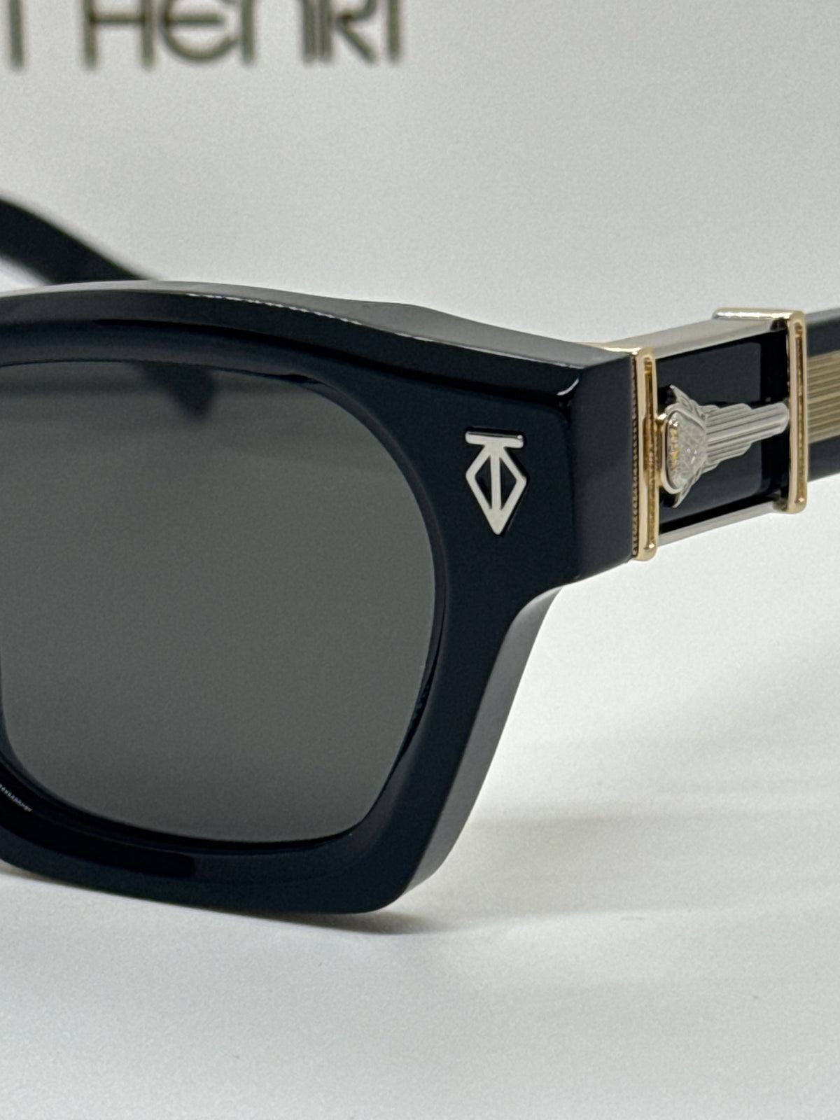 T Henri Gyra Solid Black