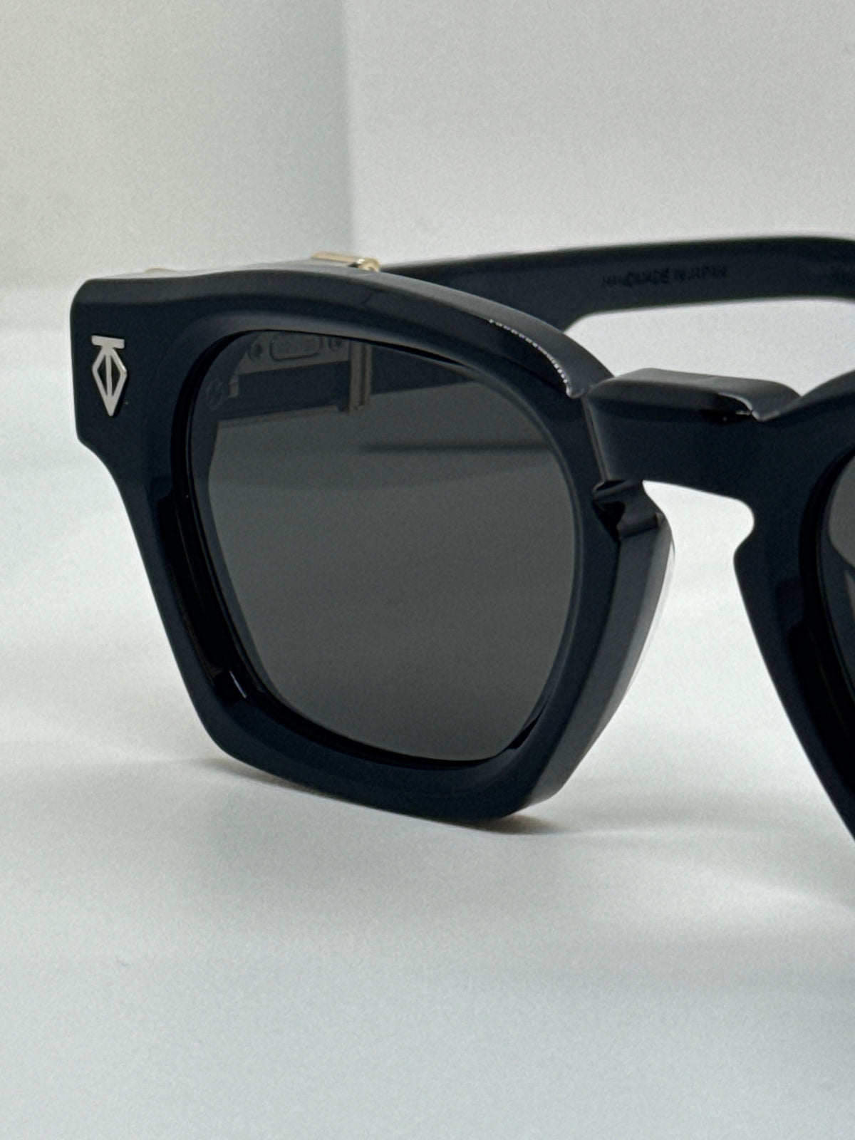 T Henri Gyra Solid Black
