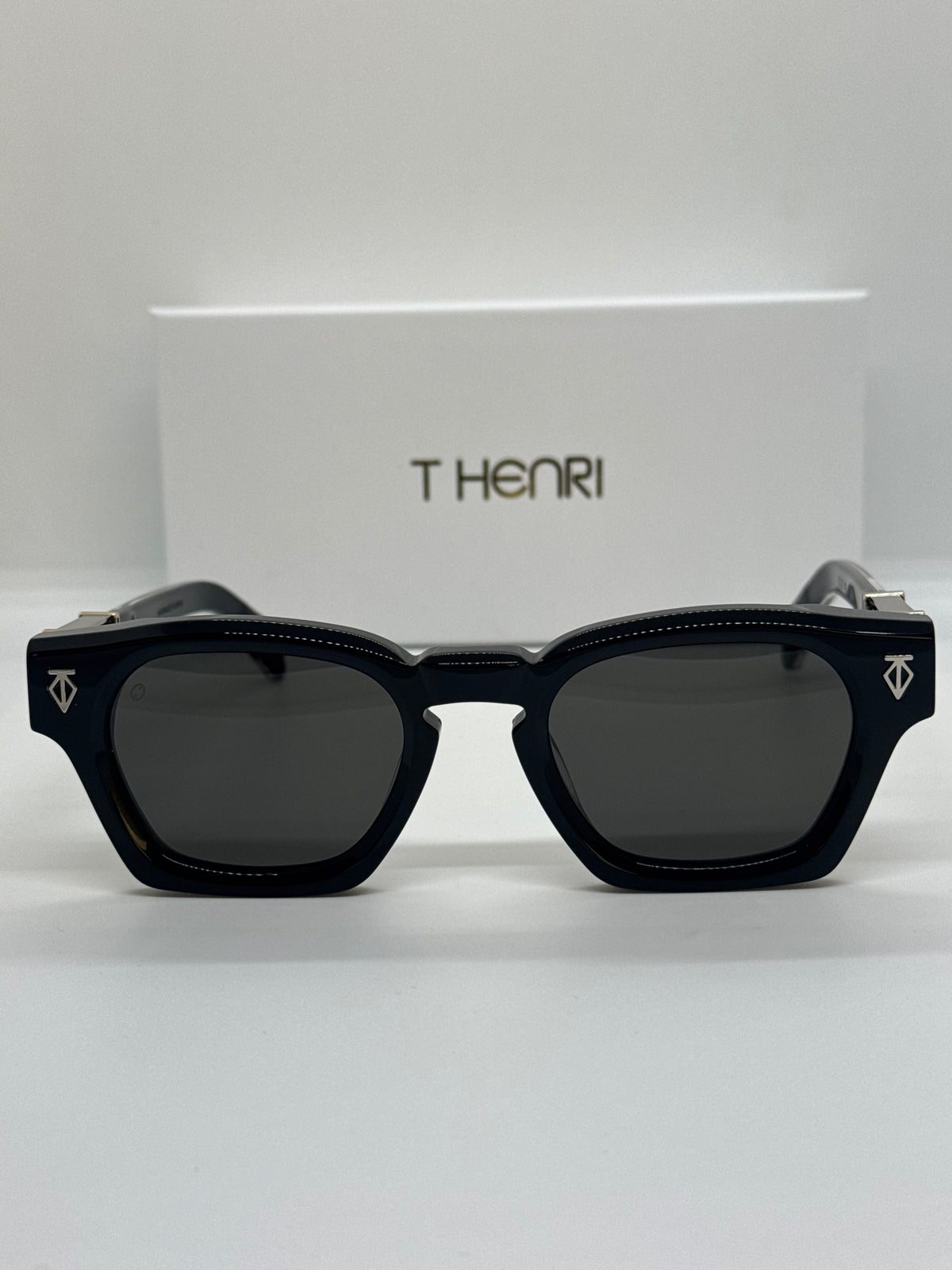 T Henri Gyra Solid Black