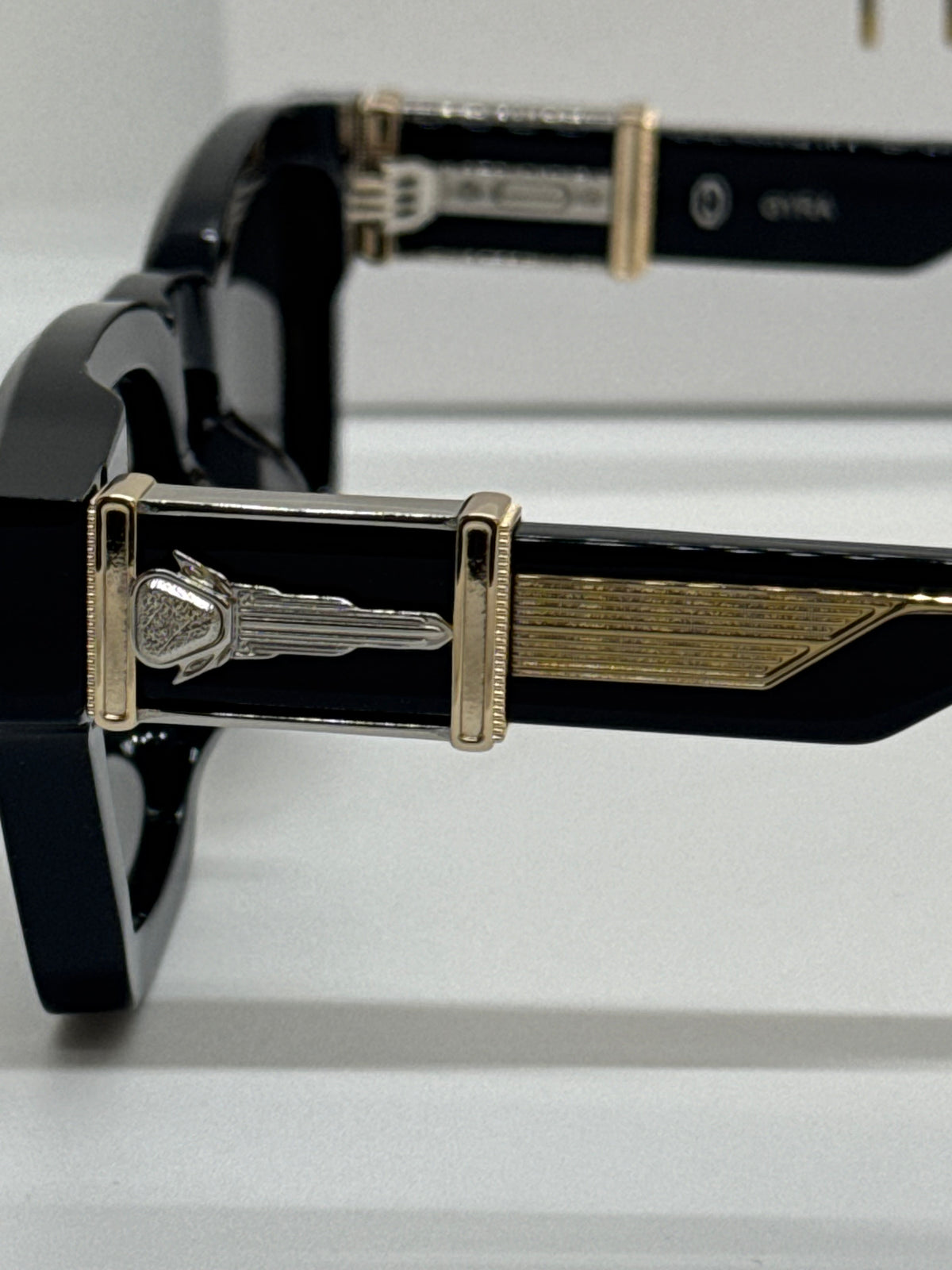 T Henri Gyra Solid Black