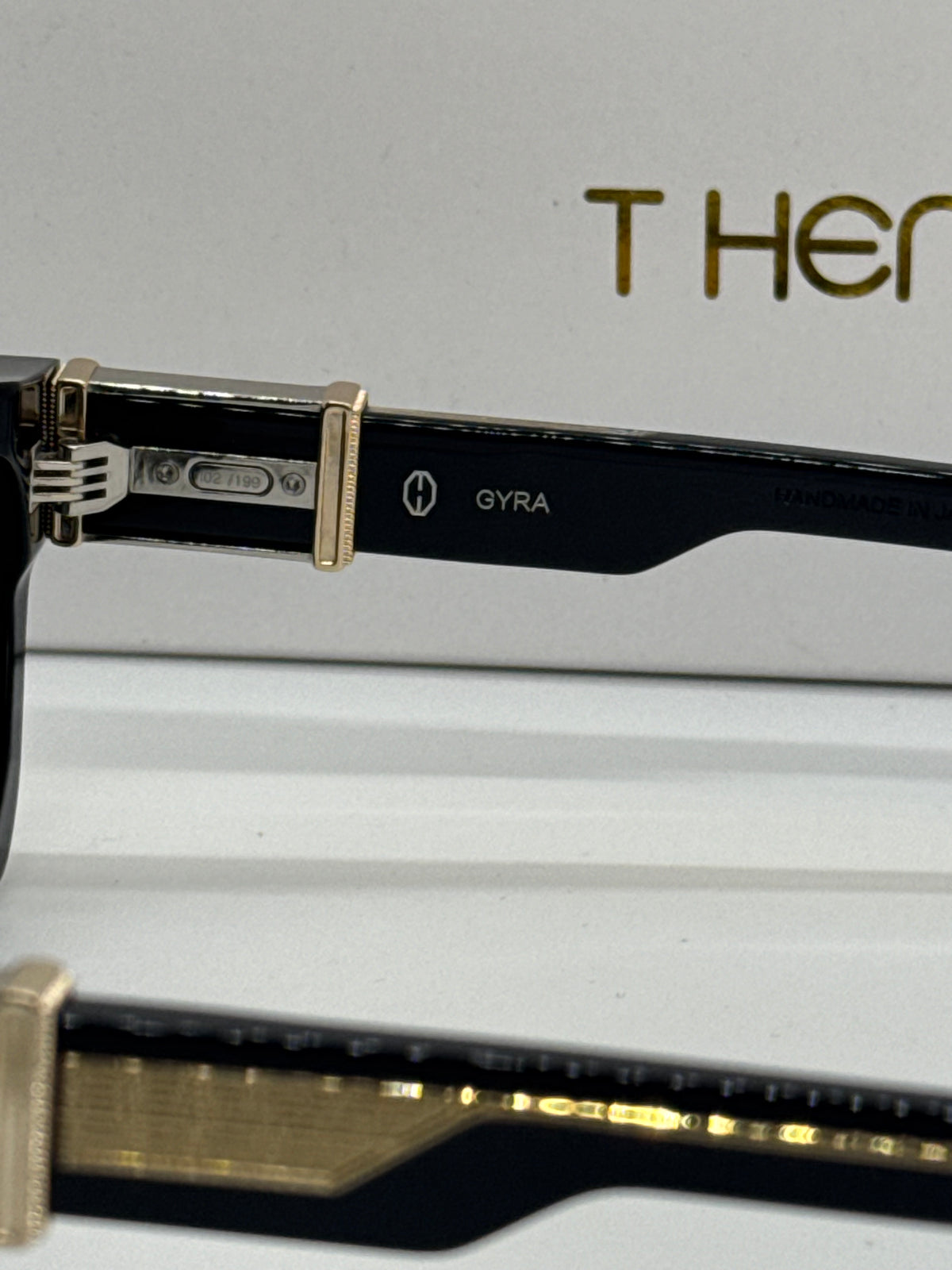 T Henri Gyra Solid Black