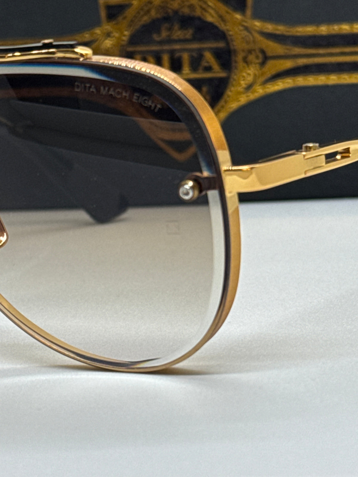 Dita Mach Eight Gradient Brown Shade