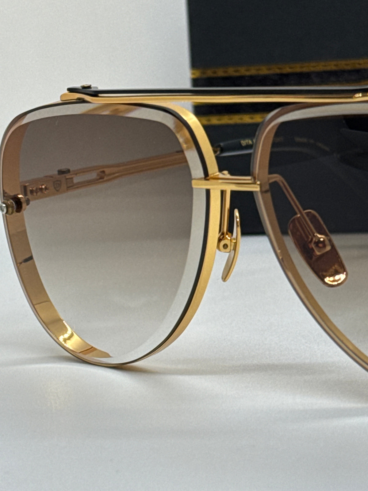 Dita Mach Eight Gradient Brown Shade