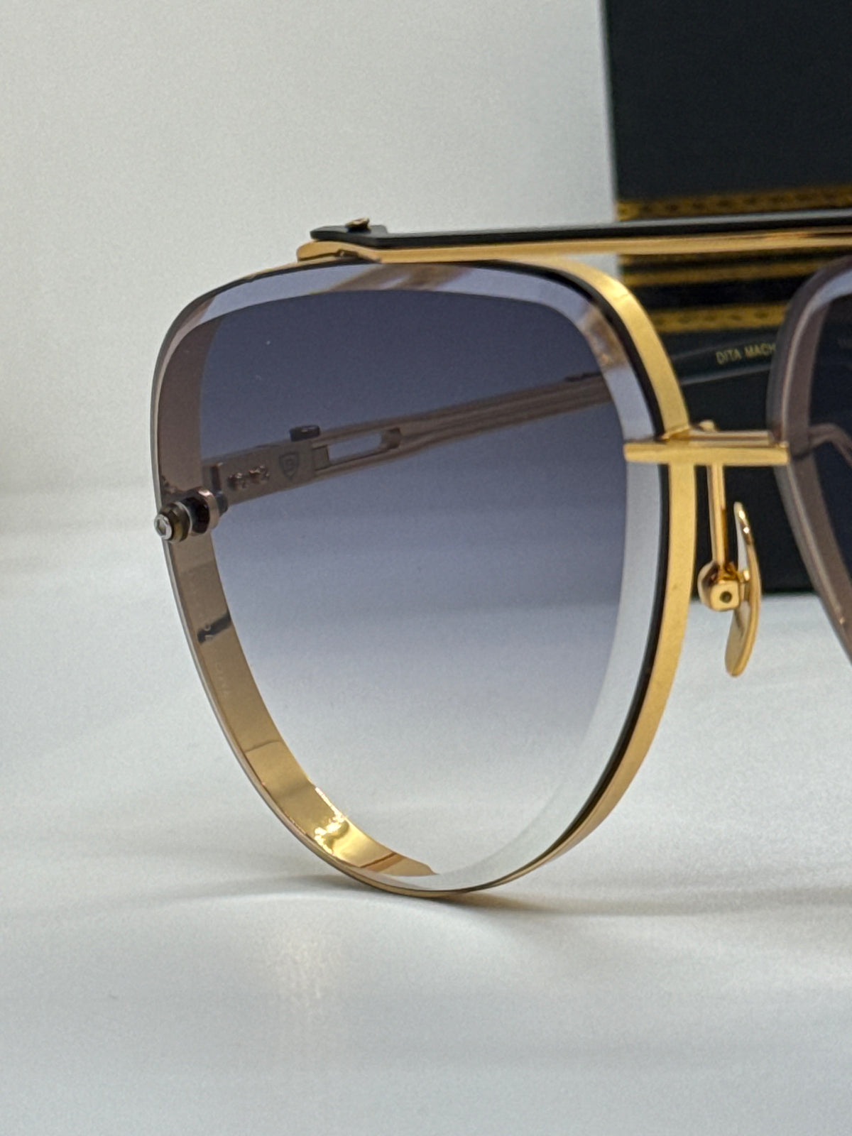 Dita Mach Eight Gradient Navy Shade