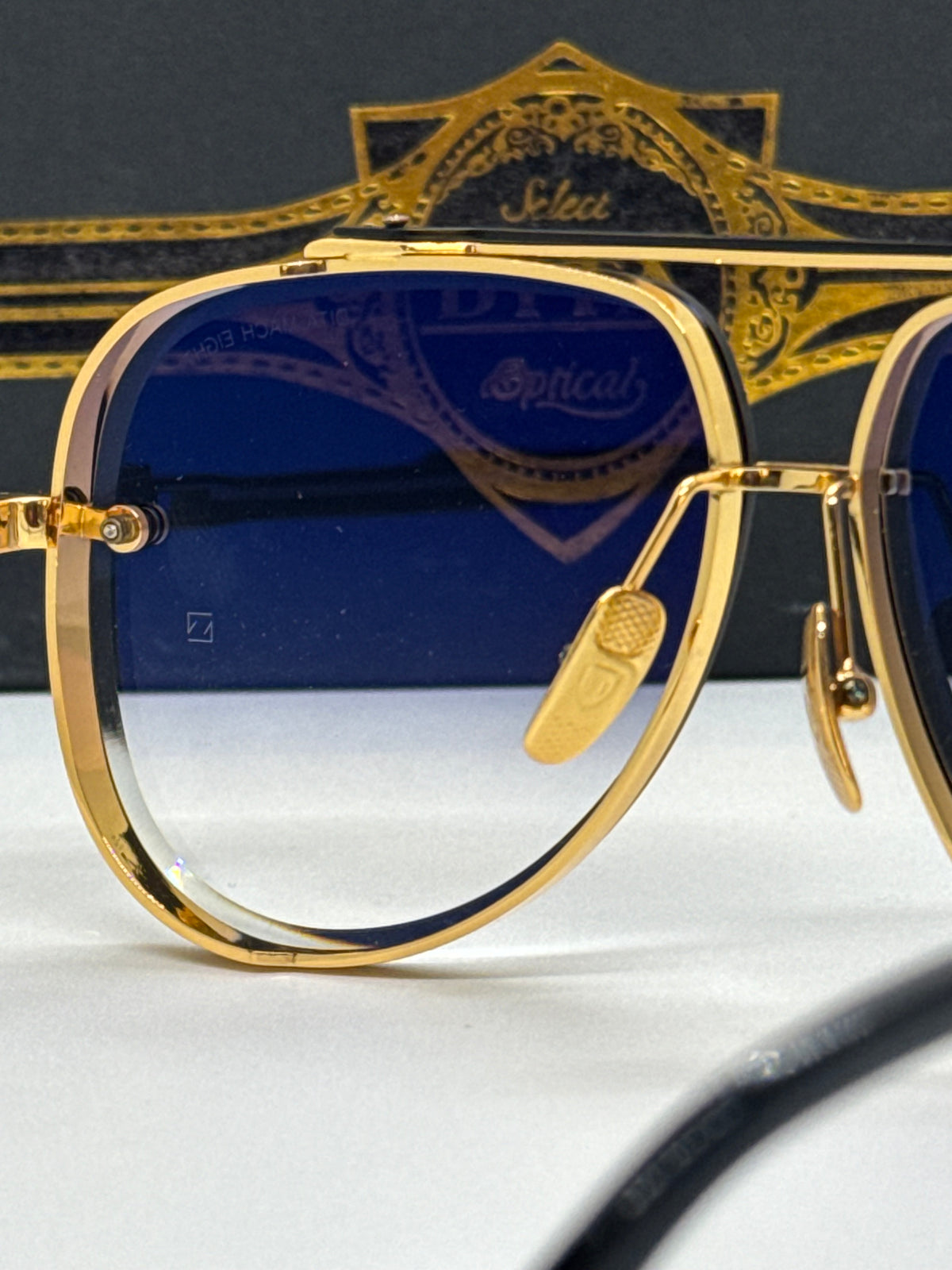 Dita Mach Eight Gradient Navy Shade