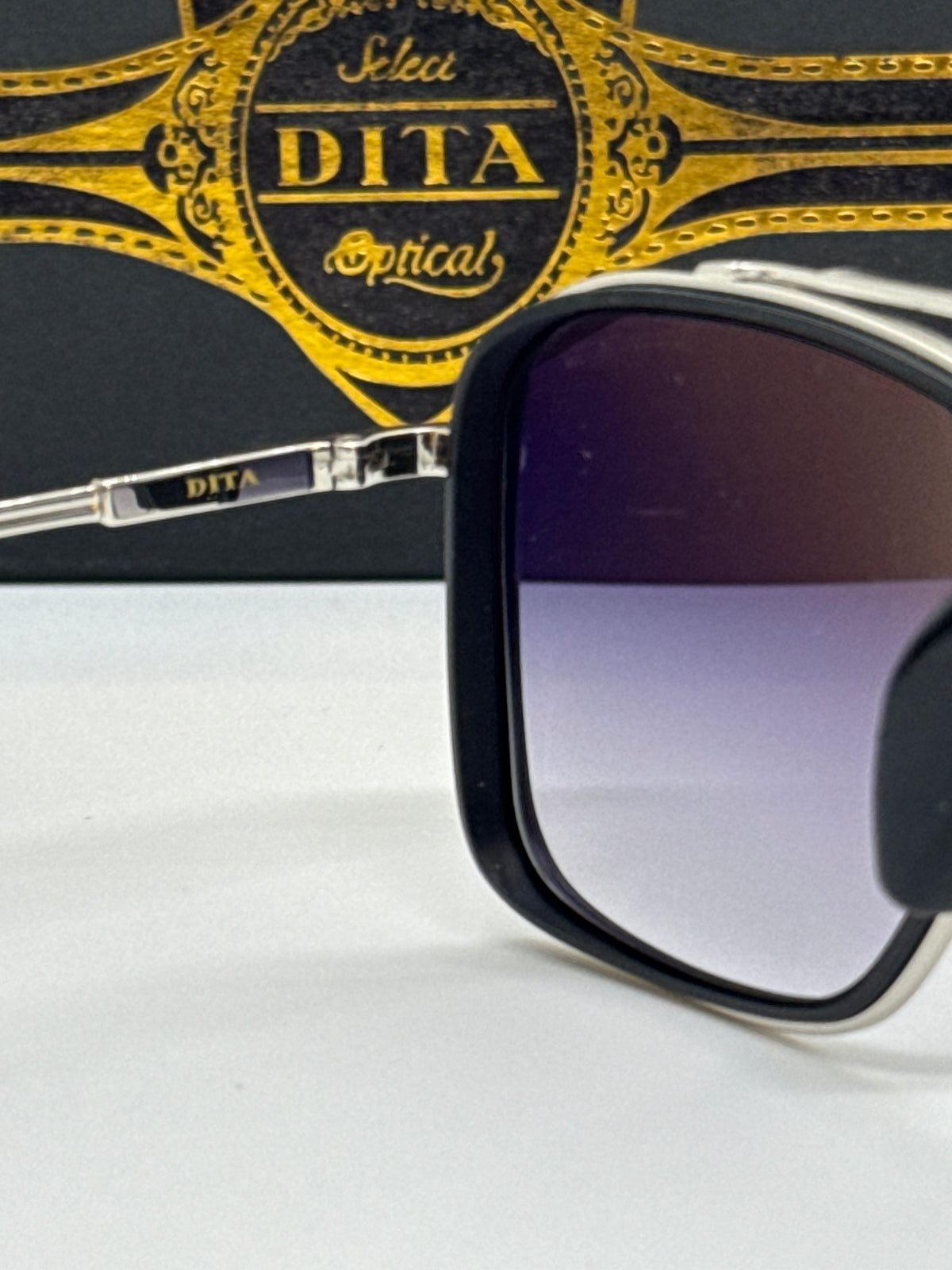 Dita Initiator Gradient Silver Shade