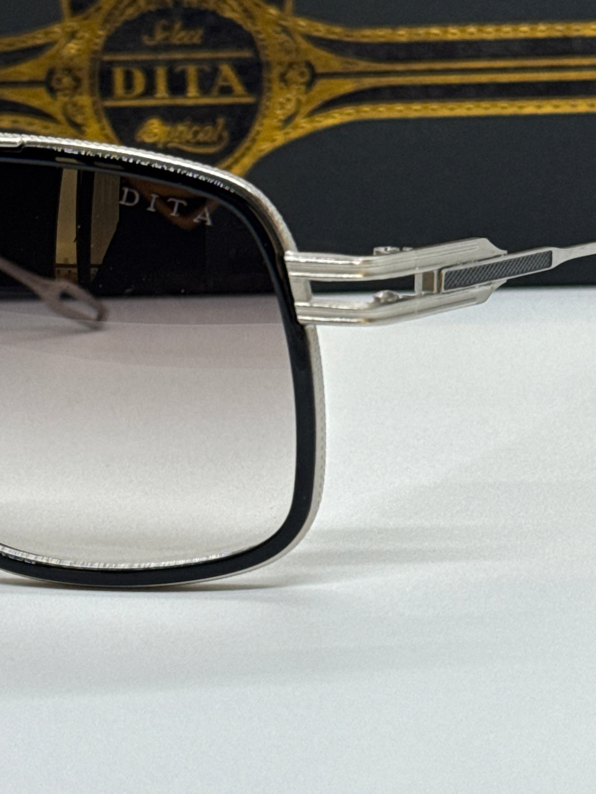 Dita Mach Five Gradient Gray Shade